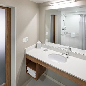 Queen Studio Mobility or hearing accessible